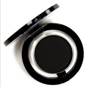 Pat McGrath eyedols eye shadow- dark matter